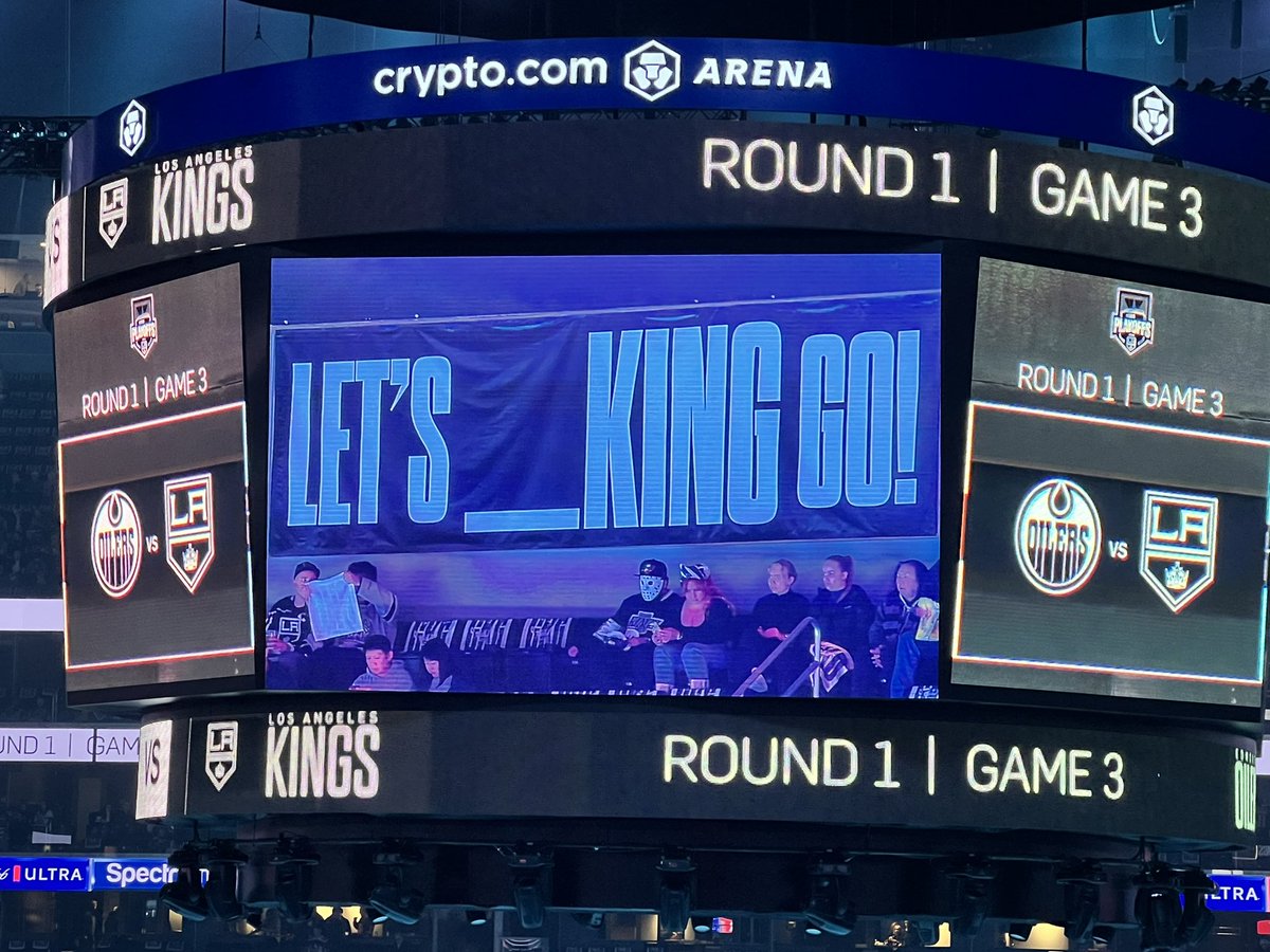 wyshynski's tweet photo. F***ing respect, @LAKings 

(s/t @AGMSports) https://t.co/R37rezNTid