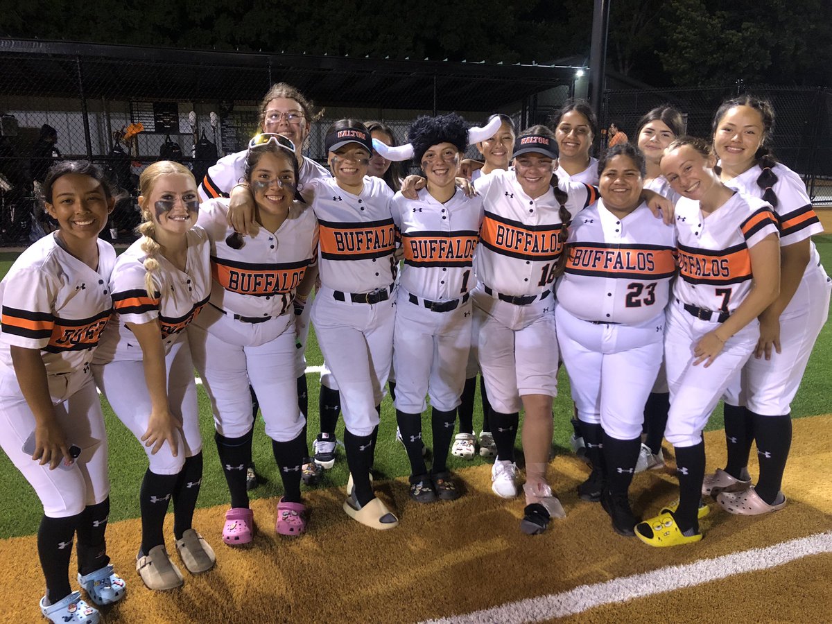 RHSCoachGraham's tweet photo. 💥🦬🥎 There will be a Game 3 for #BuffSoftball !!!! Show up and be loud!!!
💥Time Change💥
Tomorrow @ 5pm in Irving
Game 2 Final:
Irving- 3
Haltom- 4 https://t.co/azNQ48bLWM
