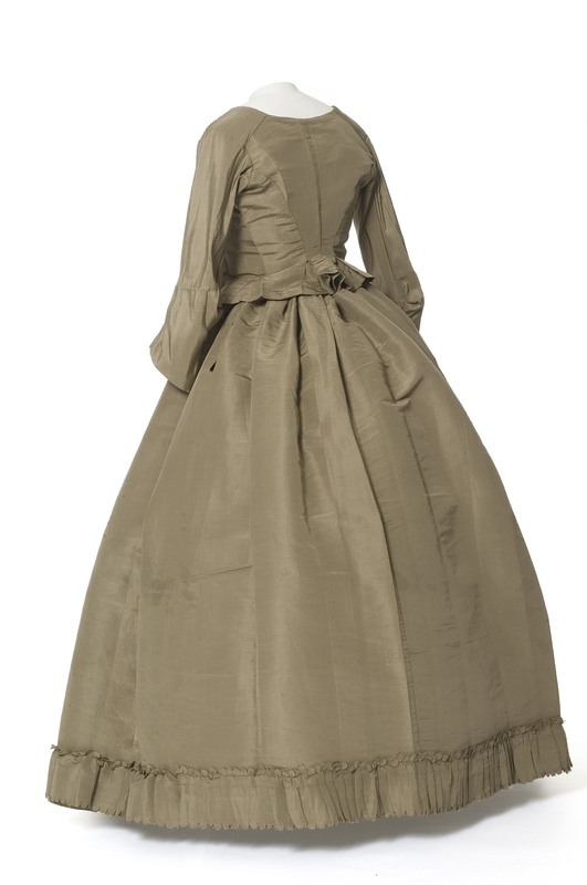 France. Dress, 1850-55. Silk . length 145 cm, waist 60 cm. ©Les Arts Décoratifs #FAshionHistory