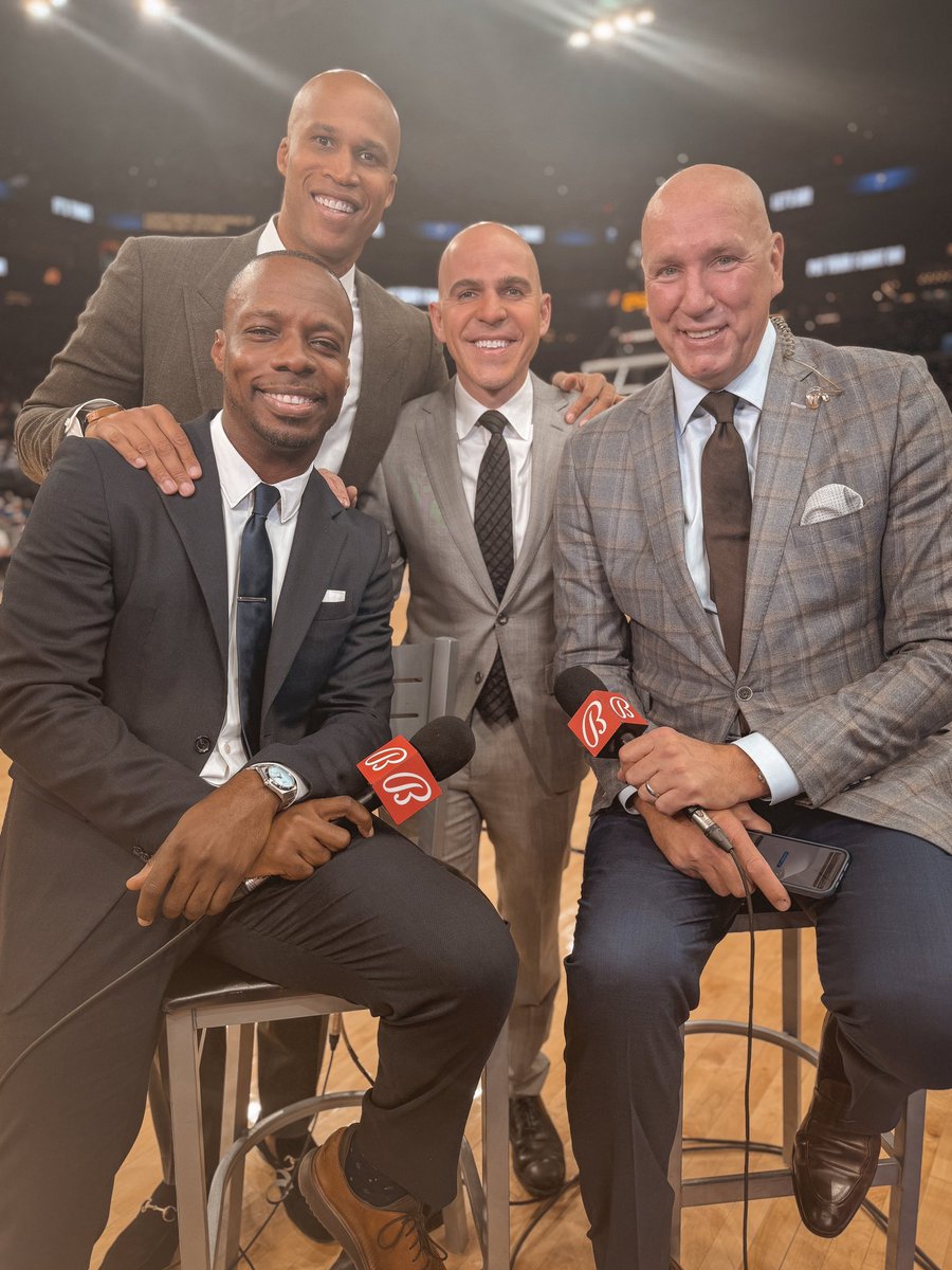 We all got you covered, tonight 💯 @JimPeteHoops @RyanRuocco @Rjeff24 #Fam