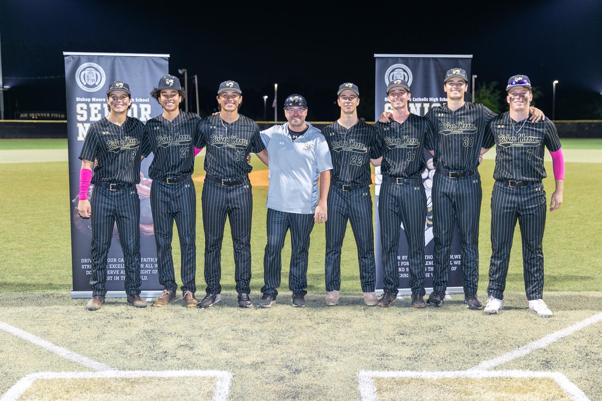 Seniors finish the year with a Win over Edgewater in the Battle of College Park! 

Offense
Xavier Perry - 2-3 Grand Slam 💣 5RBI
Aaron Reabe - 3-4 2RBI, 2 HRs 💣 💣 
Aiden Murphy 1-2 2 RBI
Andrew Furey 0-0 BB

Pitching
Drew Kunz - 2inn 4K, 0ER

Playoff time! Lets make a run boys!