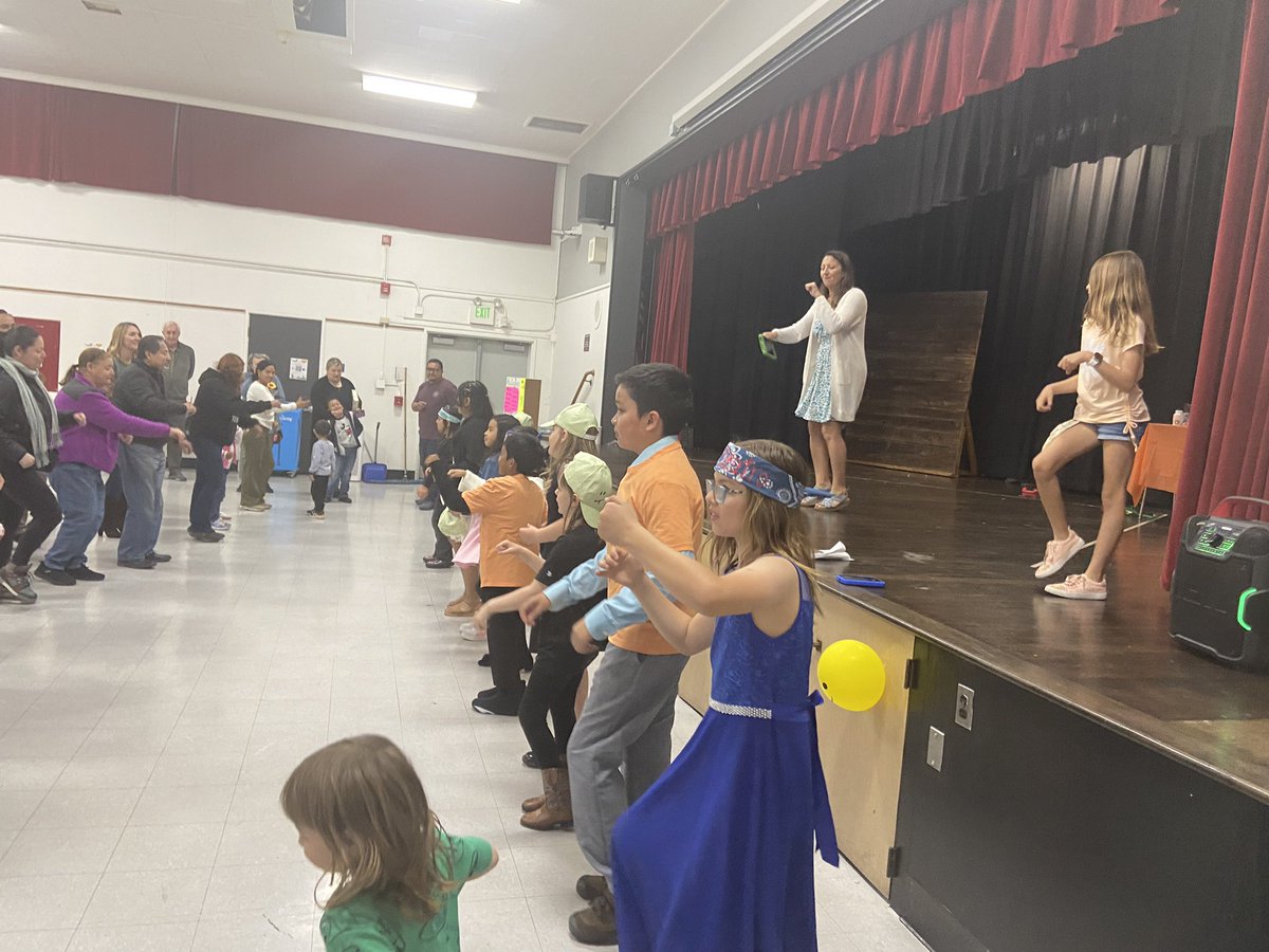 What an HOLAWESOME day! We started with our HOLA sing along, great instruction and ended with our Cara de Teatro performance: Bravo! #WeAreHolbrook #SomosHolbrook