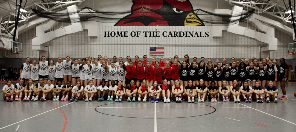 Traditional event pic 📸 Year 10 of EST underway with Year 3 of the WNY Warm-Up. 5 courts packed with 90+ players competing in front of 30+ college coaches… that’s what it’s about. I’m tired. Brain is chaos. Much more to come 😅 THANK YOU to all that made tonight a success!