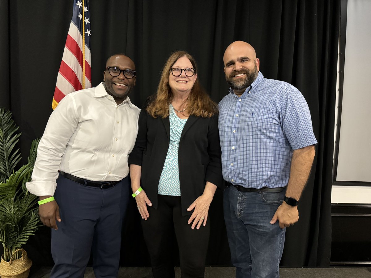 Meet the newly elected @MiamiDadeDems DEC Executive Committee Members! 💙 Chair Senator @ShevrinJones, First Vice Chair @MillieHerrera, Secretary @MarcoForFl. Let’s get to work and #TakeBackFL!