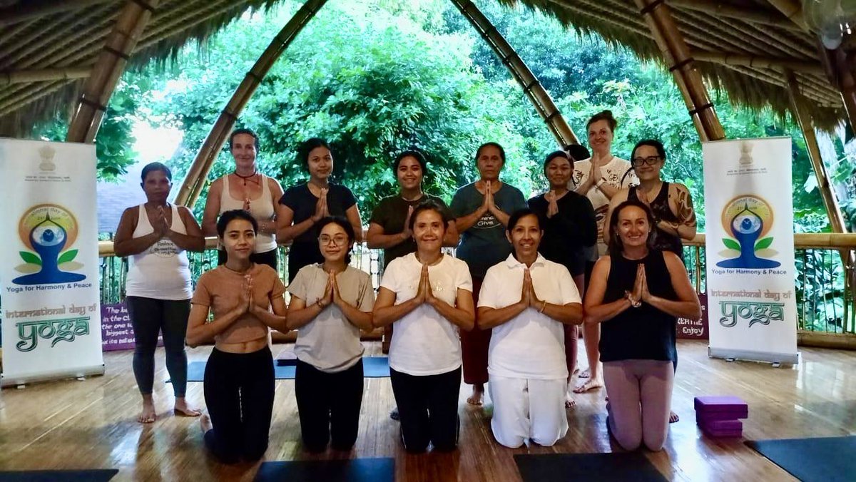 CGI & SVCC Bali patnering with Power of Now Oasis Yoga Shala organized the 5th pre-event of #IDY in Sanur, Denpasar on 13th April to promote yoga's ancient Indian roots and global wellness, peace, and compassion. #75thIndiaIndonesia