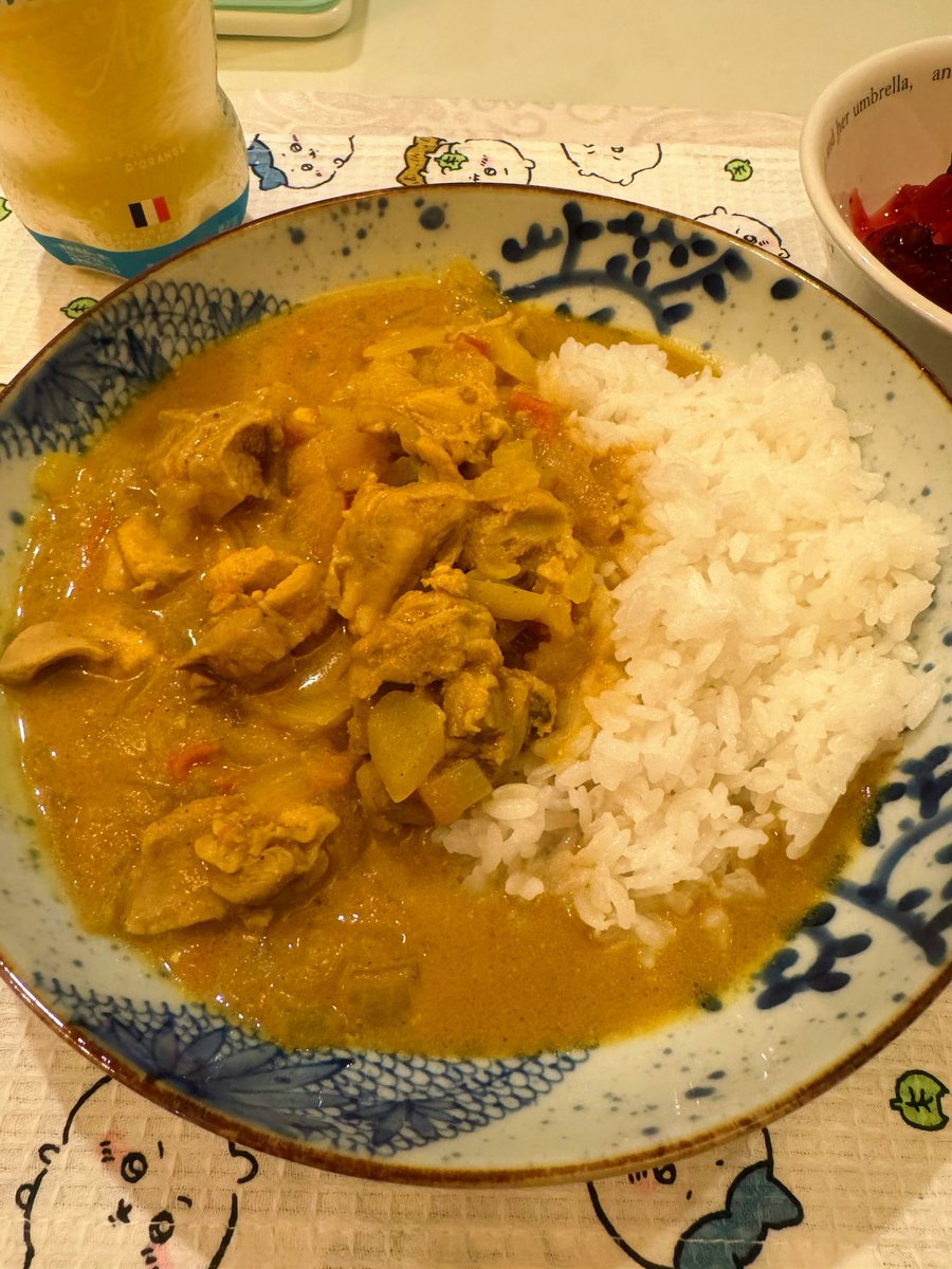 久しぶりに作ったカレー🍛 チキンカレー作りました。美味しかった。 自炊最近頑張ってますが後片付けしたらもうヘトヘトでソファーで仮眠してたら朝になっていた☀️