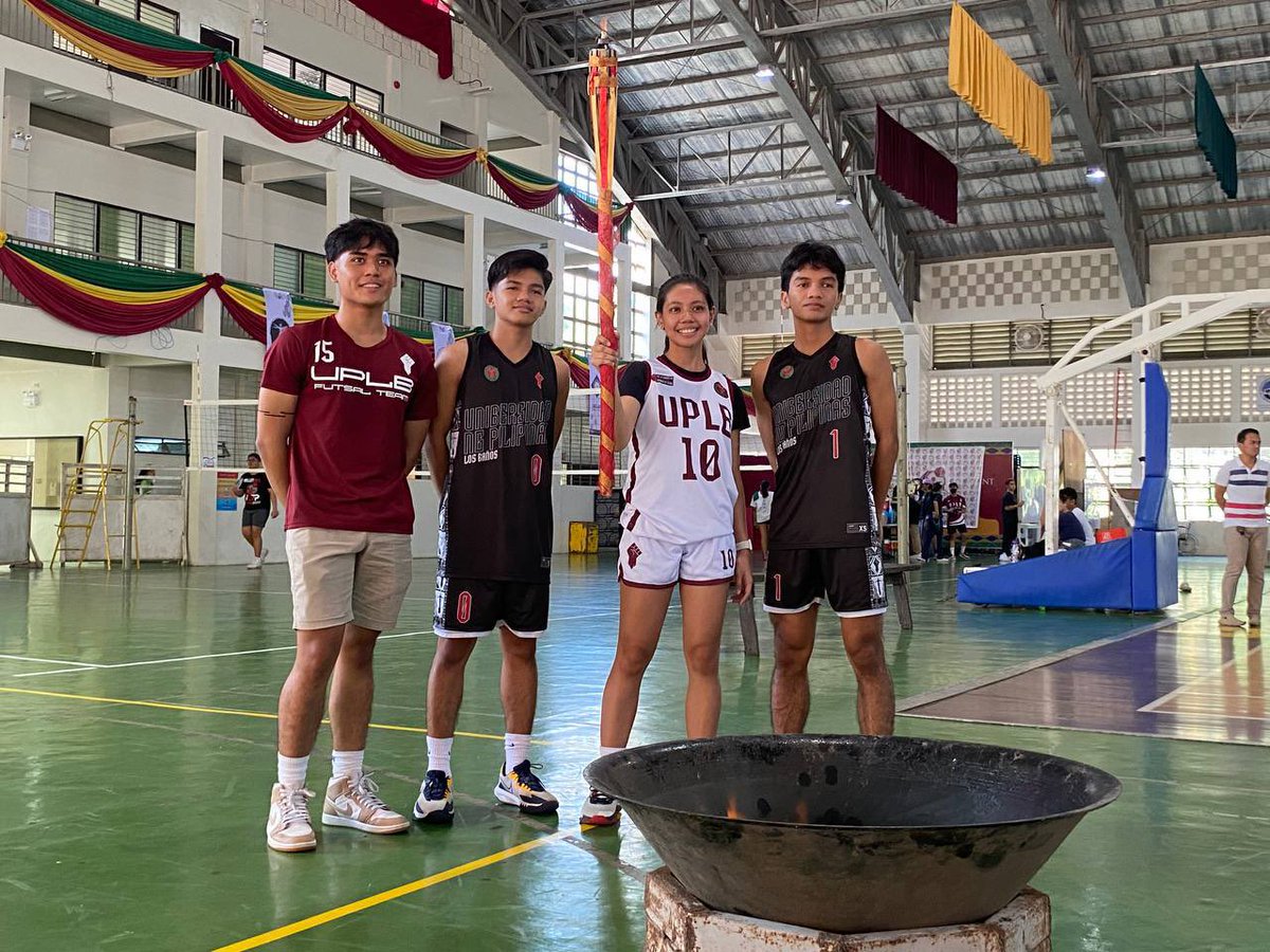 TINGNAN: Opisyal nang binuksan ang muling pagbabalik ng CDCiklaban ngayong araw na may temang 'Muling Pag-aalab ng Diwang Atleta at Samahan ng Komunidad ng Devcom' sa EB Copeland Gymnasium.

✍🏽: Jan Paolo Pasco
📸: Mar Jhun Daniel

[1/4]