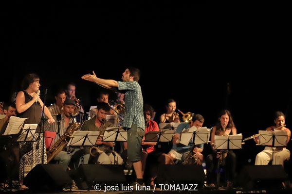 Alabaix Big Band clausuró el VIII A Jazz de Mar de Portocolom (Mallorca), con su actuación el 9 de julio de 2023. José Luis Luna Rocafort termina con ellos el repaso en INSTANTZZ de A Jazz de Mar. tomajazz.com/web/alabaix-bi…