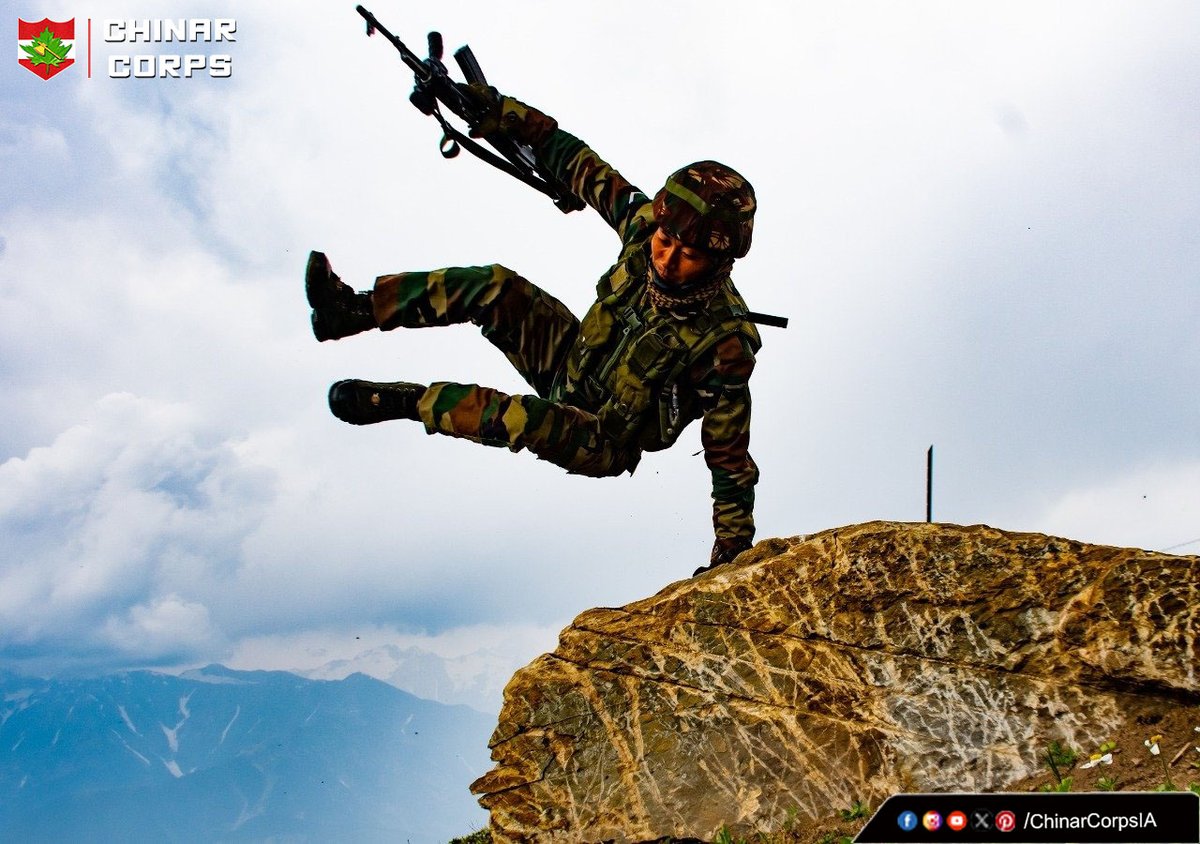 'We don't just jump ~ We defy gravity' #ChinarWarriors #Kashmir @adgpi @NorthernComd_IA