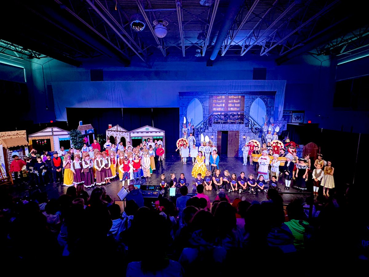 Amy Jackson tweet media