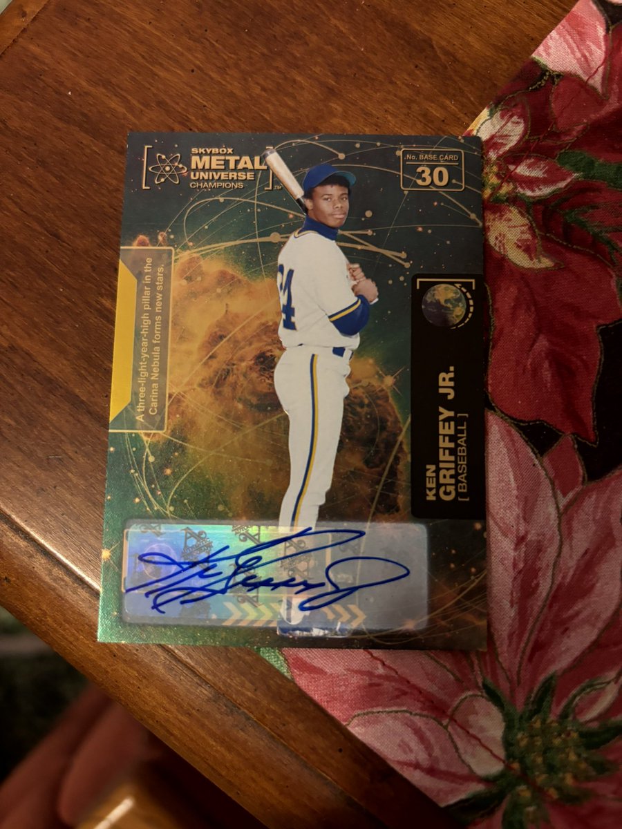 Just opened a box of 2021 UD Metal Universe Champions. This is cute. And I’m happy. 2/25. Griffey has one of the best autos. ⚾️ 💥