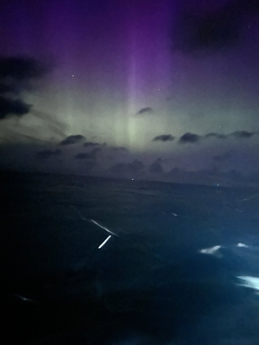 ZanderNicol's tweet photo. The northern lights. Somewhere east of Shetland https://t.co/RDrwiKDZoc
