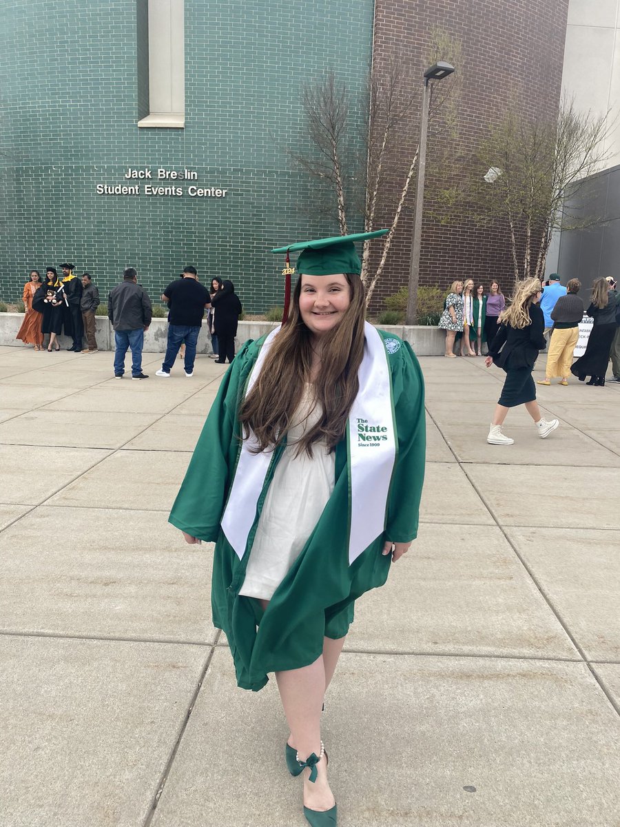 LilyCGuiney's tweet image. Today I got a degree and ate cake aND got to walk the Breslin tunnel AND now get to end the night with a sleepover with my dog, so my day was awesome. Four years in the only colors has been such a blessing & it feels so surreal to say that I’m officially a Michigan State alum💚🤍