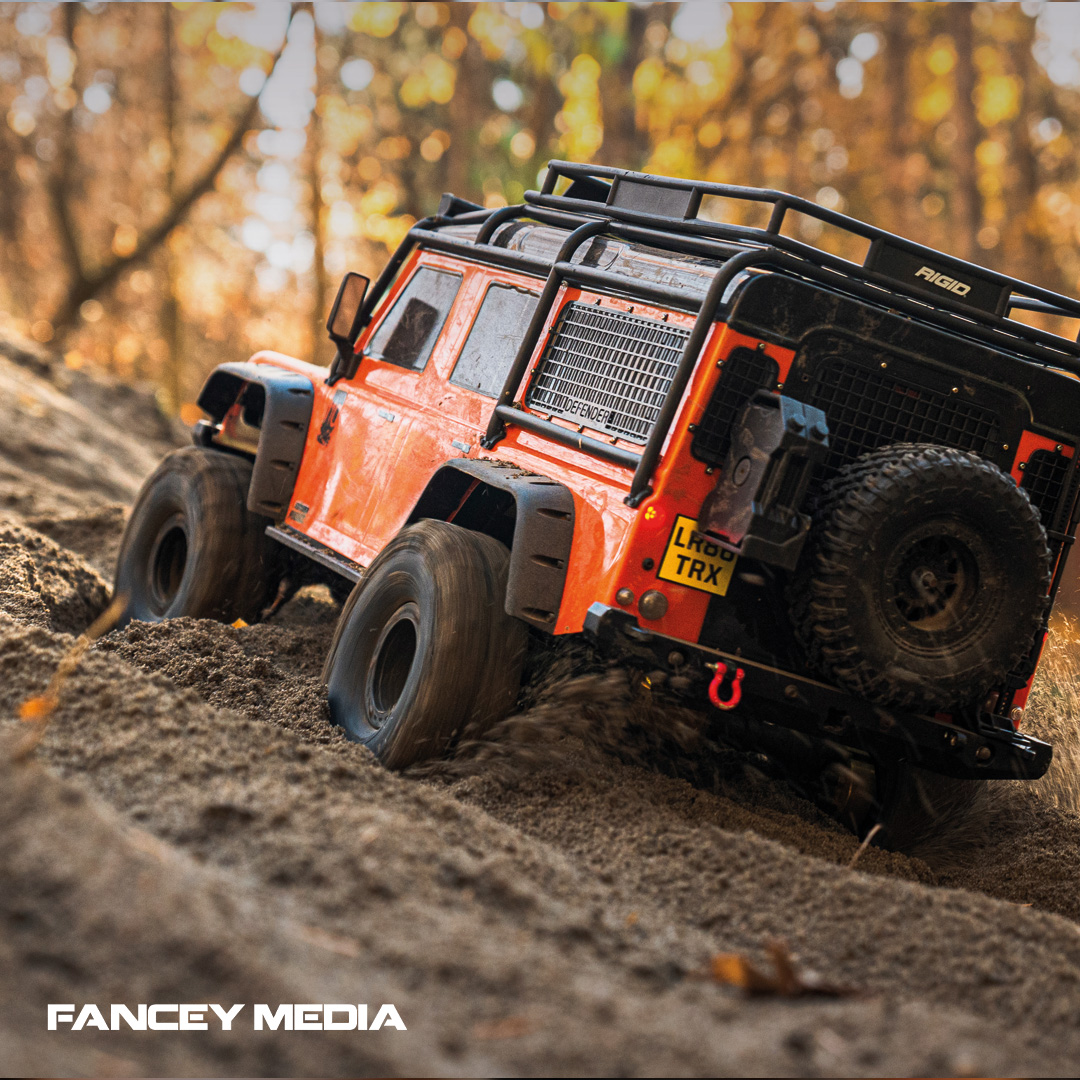 What's your go-to plan when navigating deep sand? 🏜️ And what's the backup plan when you get stuck and your friends decide to bully your truck because of it? 🚚💨
#OffRoadAdventures #axial #scalerc #rctruck #rc #FastestNameInRadioControl