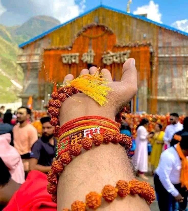 दुनियाँ मे कहीं स्वर्ग है,
वो केदारनाथ मे ही है..❤️🚩