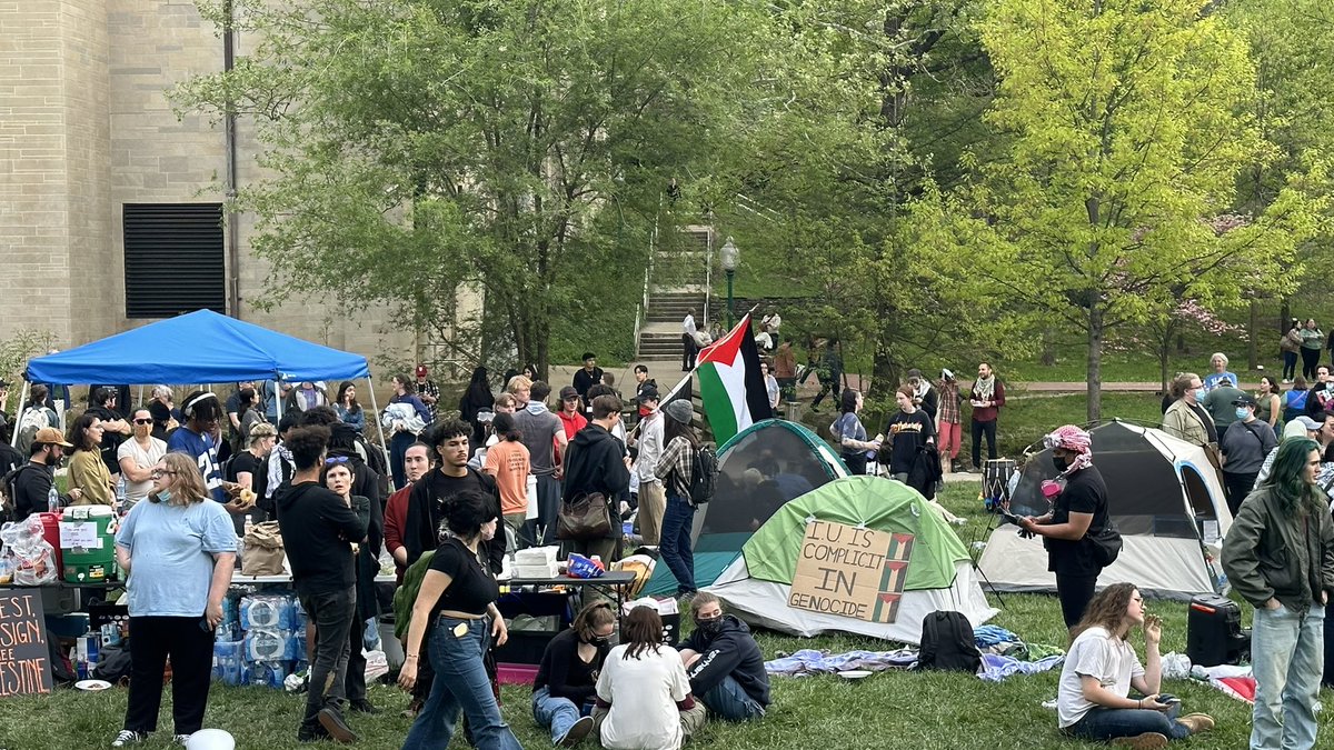 Four tents up despite the new IU policy about temporary structures. Tents were the reason for the ISP, arrests, and trespass warnings yesterday @WFIUWTIUNews