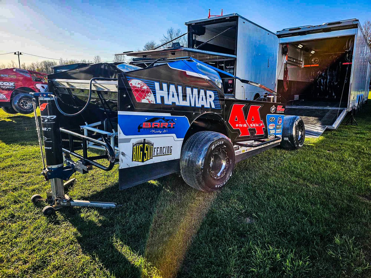 We are unloaded and ready to go here at @UR_Speedway. Don’t miss a lap tonight with @FloRacing.