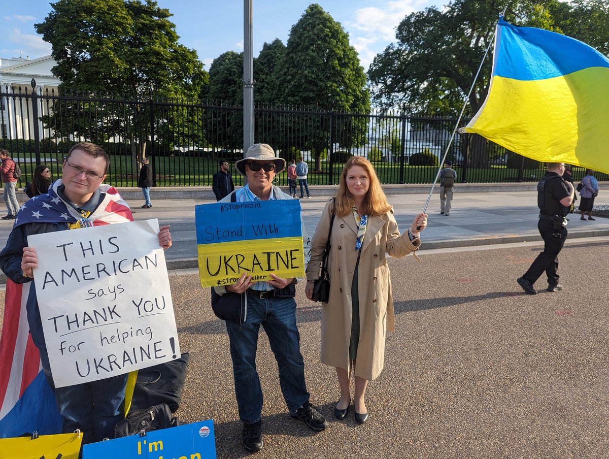 We will be back tomorrow at 3:00-4:30pm at the White House. Don't forget to call your Representative and Senators and thank them if they voted for Military assistance for Ukraine. Thank you to @SvitanokDC for all your help these past few months. 
#call4ukraine