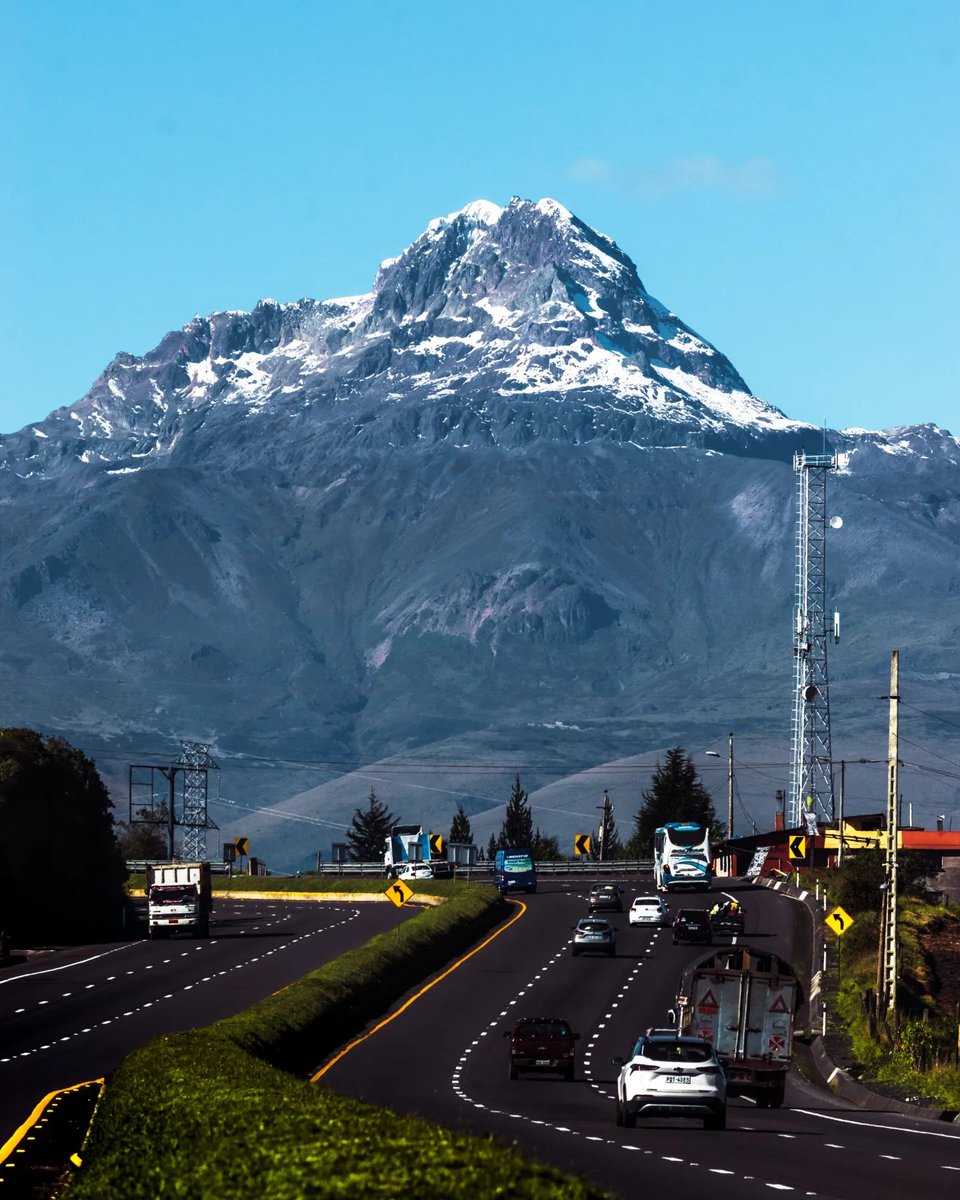 ★ Los Ilinizas en una espectacular fotografía. 🗻❤🇪🇨 📸: vibass