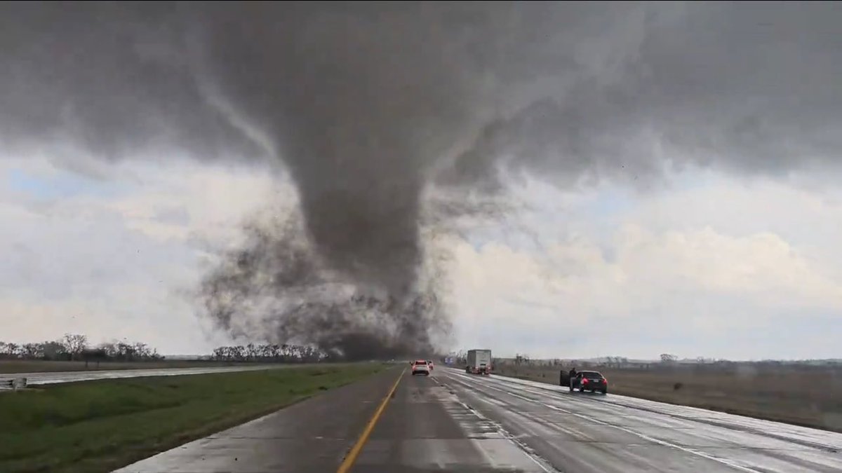 Tornado in Lincoln, Nebraska 😳