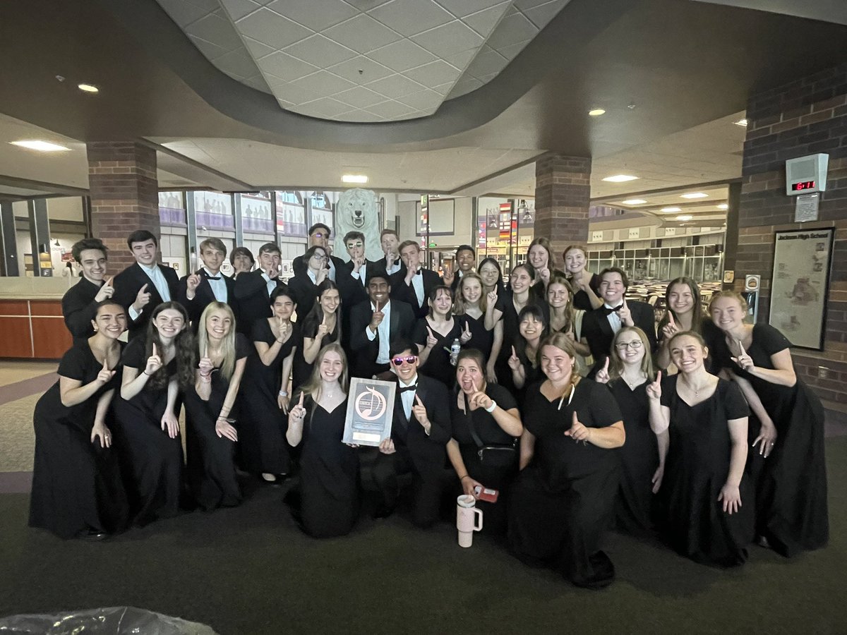 CONGRATS to the HHS Chamber Choir on earning a SUPERIOR (I) rating at OMEA State Contest in Class AA, which is the most difficult class in which to compete! We're so very proud of you and all that you've done. #JoinChoir @mjm_millerm @HudsExplorerSup @hudsonohschools