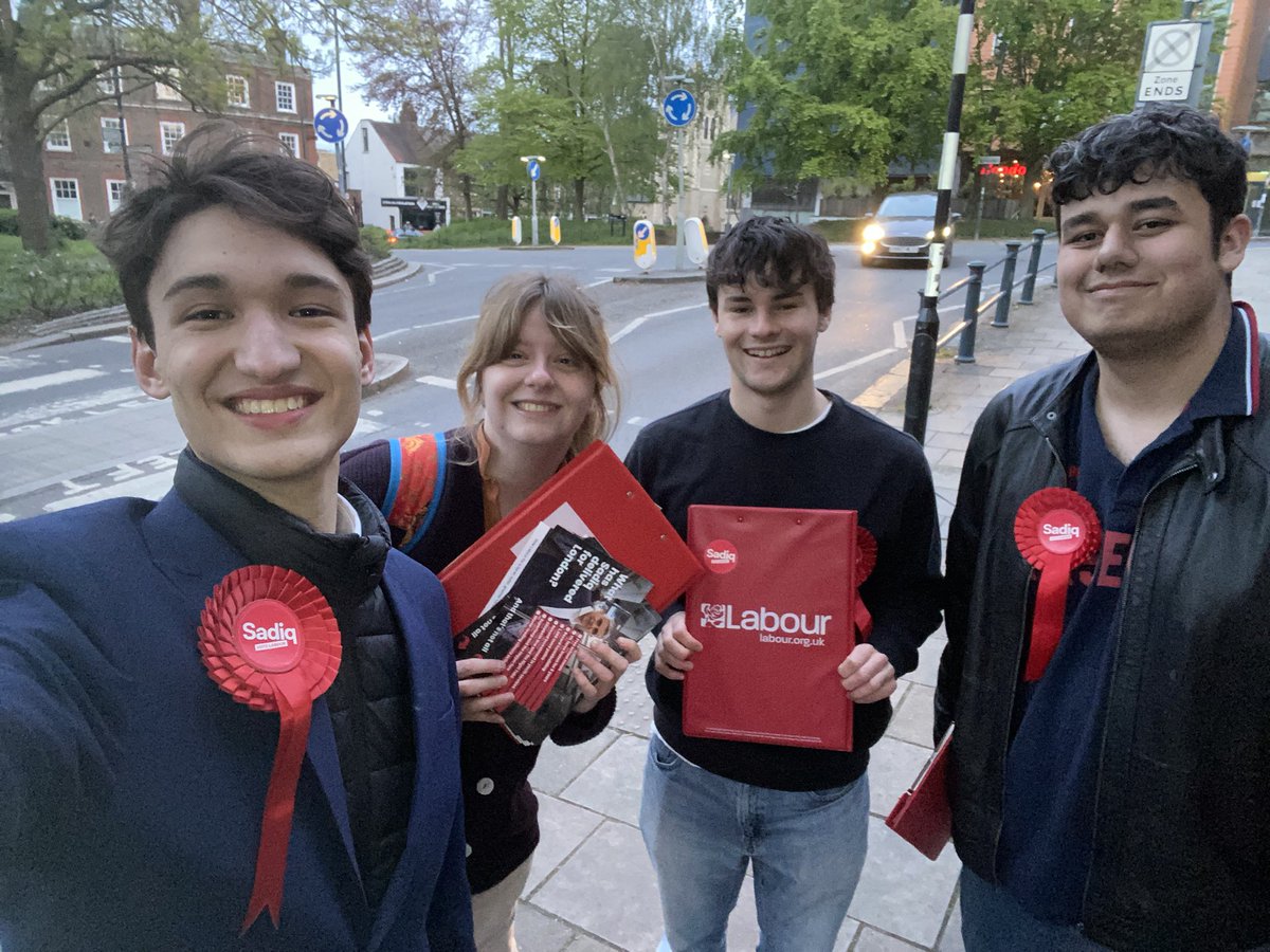 Out #canvassing today in #Teddington, better weather than yesterday. 

Great support for #Labour, people understand the #LibDem’s will only work to undermine Sadiq as Mayor.

Vote @SadiqKhan 
Vote @MarcelaBenede10 
Vote #Labour 🌹