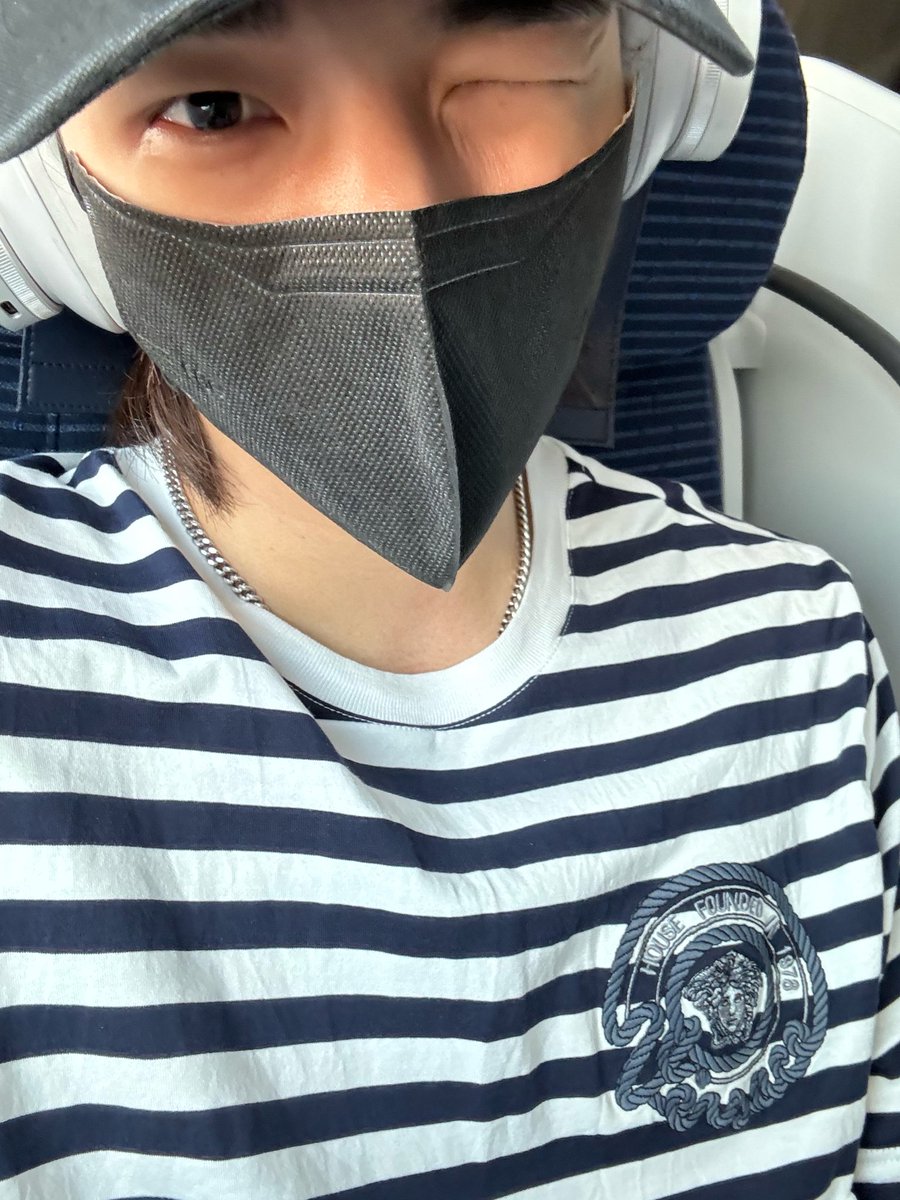 🥟 - 💫 [270424] 7:33 AM KST *Pic the wink's a bit weird but...I'm omw to meet stays (*cutely)