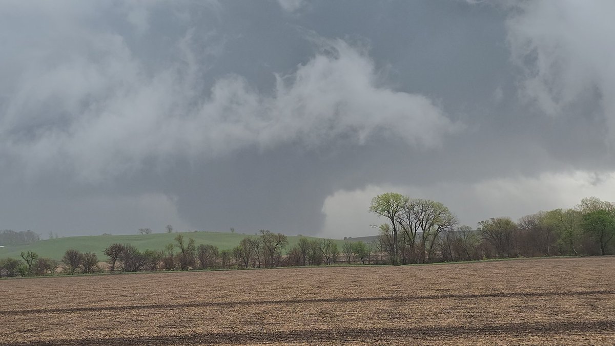 #iawx another big wedge on the ground near Minton Iowa 547 p.m. headed Northeast