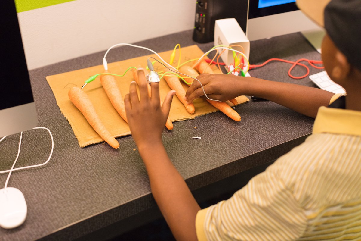 Kids will create fun circuits with fruits, vegetables and more in 'Intro to Circuits with Makey Makey,' a #free workshop from Sally Ride Science. It's coming to @SDPublicLibrary branches in May from #LibraryNExT, a partnership with @UCSDExtStudies. sandiego.gov/librarynext