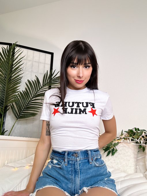 Watch Luna Rexx 🌙💫✨🍌's leaked NSFW photo on TwXstars