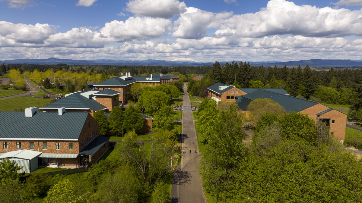 For this Friday's weekly campus photo, we head to @WSUVancouver. On May 4, the campus will honor 784 graduating students at its commencement ceremony. Each Friday during the spring we share a gorgeous photo and fun fact from one of our campuses. 🐾🌷🌲 #SystemBeauty #WSU