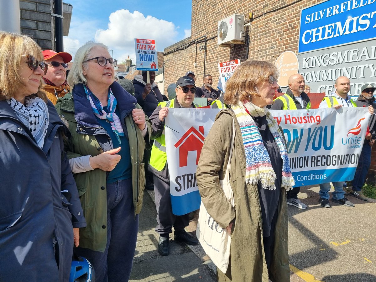Very pleased to rally with striking maintenance workers in Kingsmead today. Sanctuary Housing should be ashamed of their pathetic 4% pay offer, made when inflation was well over double that and now adding insult to injury by refusing to negotiate. A great piper at the rally too!