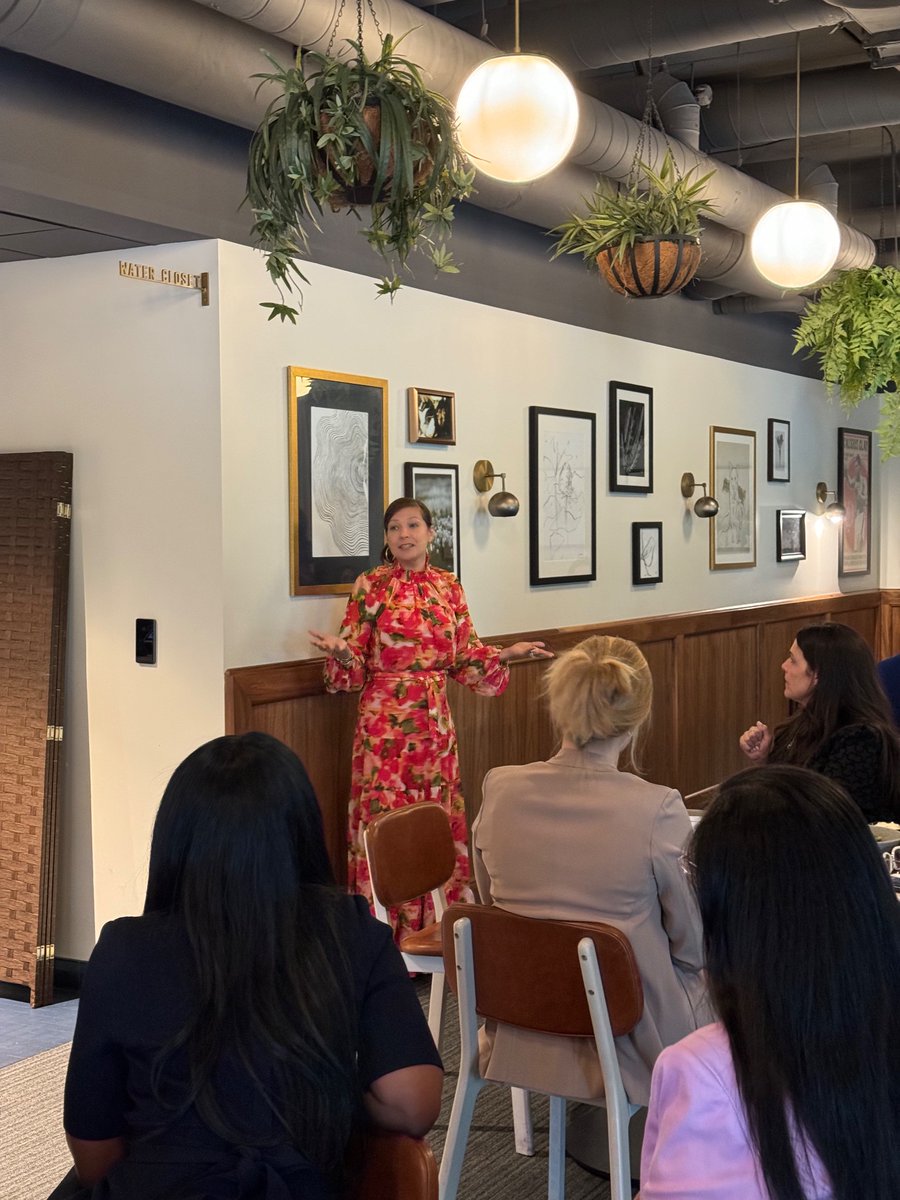 Thank you to #FullBloom for hosting one of our small group dinners. Thanks as well to our advisory board member @AInfanteGreen for leading the conversation. #WLESummit
