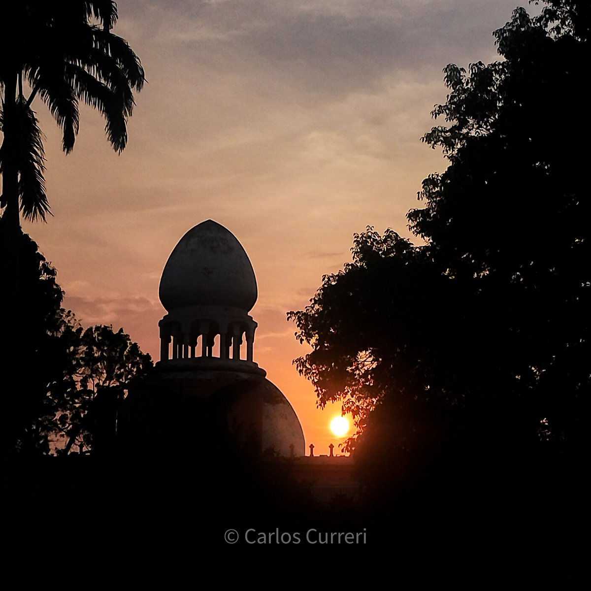 #atardecer #sunset #tramonto . En el mausoleo del Benemérito Juan Vicente Gómez #maracay #aragua #Venezuela