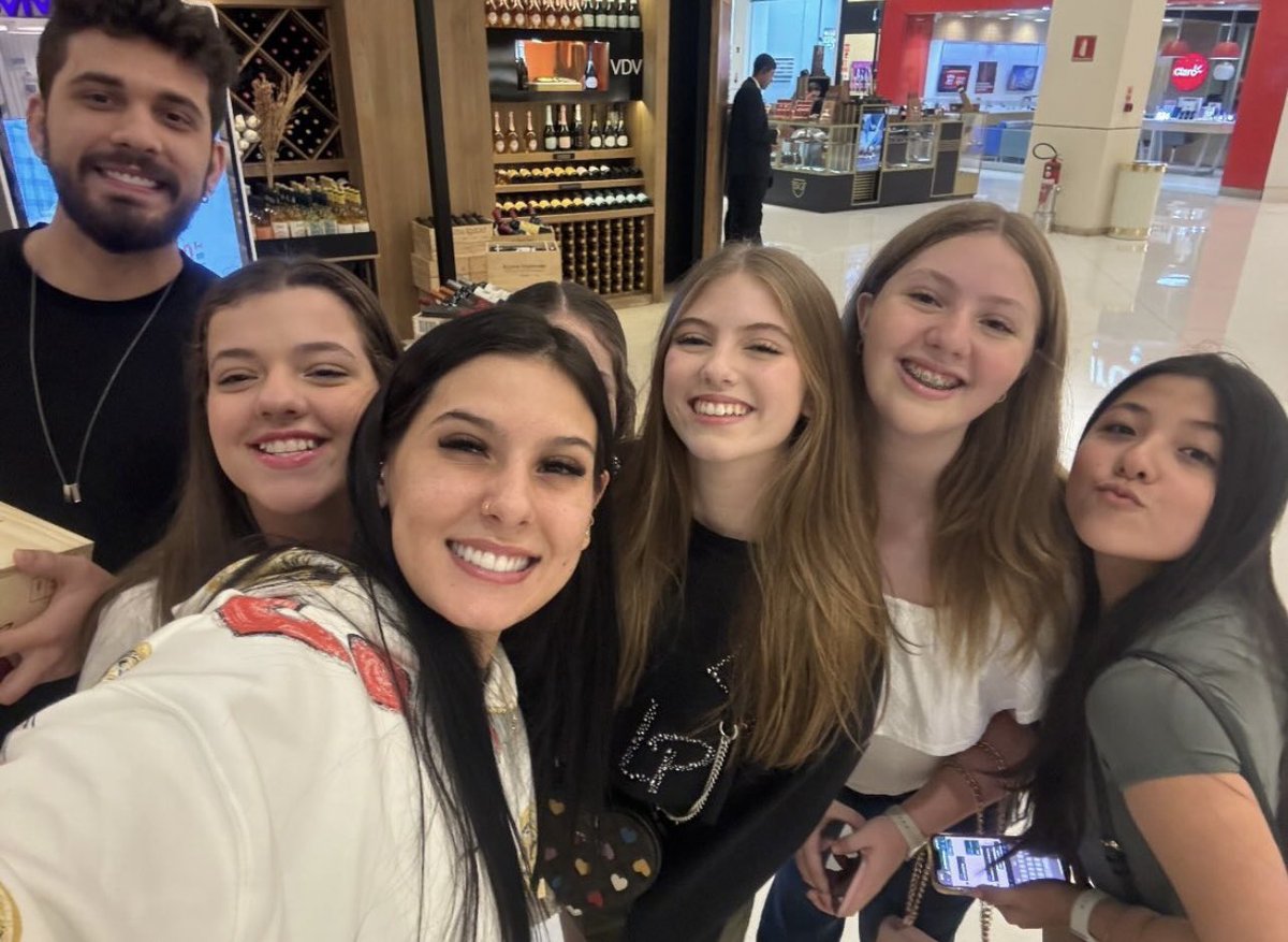 Ana e Gustavo com fãs no Shopping Iguatemi no Alphaville em SP. ❤️