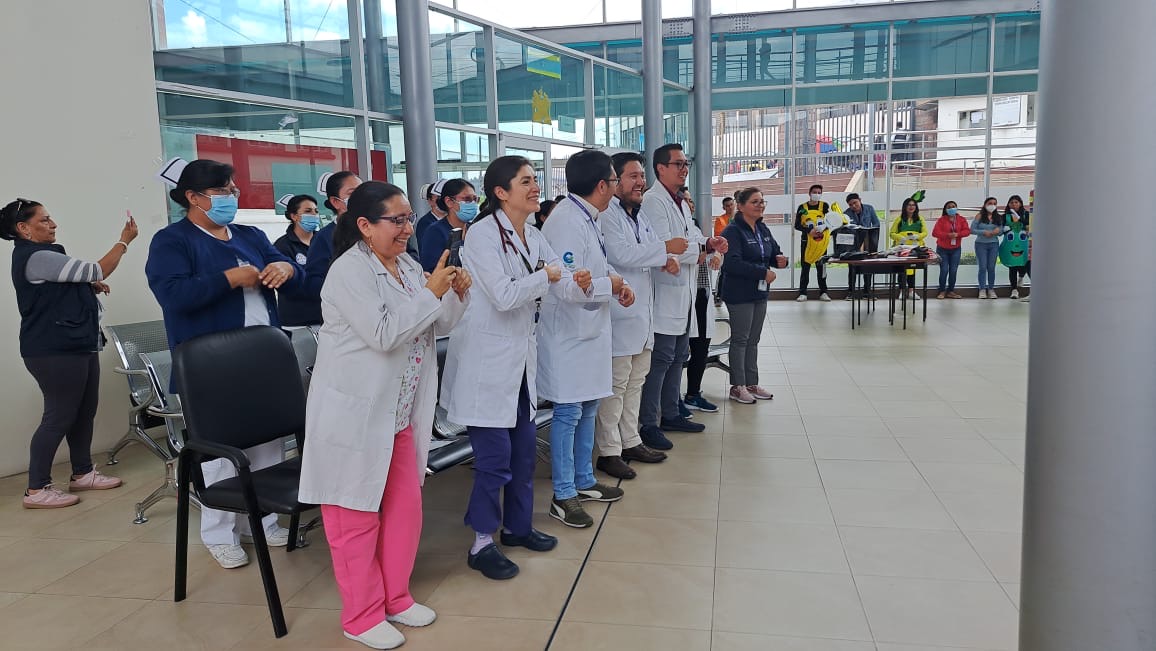 #EstoEsEcuador || Con firme compromiso el Comite de Seguridad y Salud Ocupacional promueve el bienestar del personal médico y administrativo con actividades recreativas semanales. Estas incluyen ejercicios físicos, charlas sobre salud mental y dinámicas de equipo.