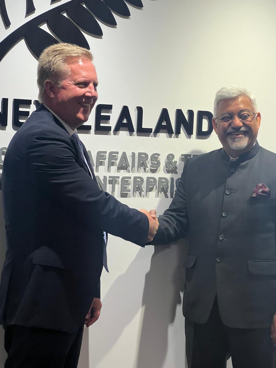 During his visit to Auckland, Commerce Secretary Sh Sunil Barthwal called on Hon Todd McClay, Minister of Trade & Agriculture. Both sides discussed ways to further strengthen India- NZ commercial & people to people ties. @MEAIndia @toddmcclaymp @DoC_GoI @sidhant @MFATNZ @CimGOI
