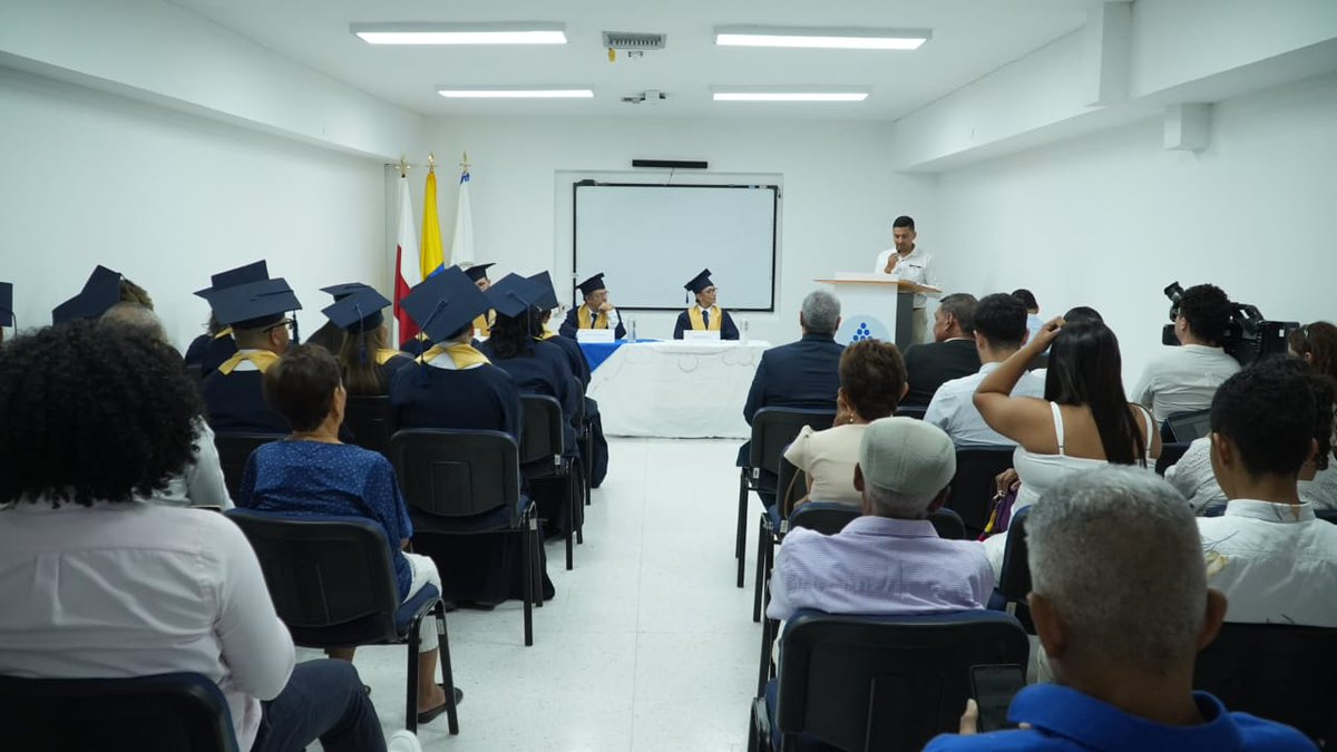 ESAPOficial's tweet photo. Durante la ceremonia de #GradosESAP2024 -1 celebrada en Barranquilla, la territorial #AtlánticoCesarMagdalenaLaGuajira entregó el pasado miércoles en compañía del rector de la ESAP, @jbula, a 13 nuevos profesionales y 31 en total alrededor de toda la territorial. ¡Felicitaciones! https://t.co/MCP3MC8poK