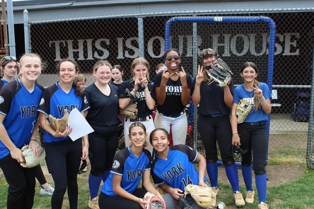 Had a great time working with my teammates as we helped coach a young group of athletes at YHS first middle school softball camp. #givingbacktothecommunity @UNITY_BK2 @VAUnitySB @TCSFastpitch @tcipuertorico @YorkFalcons