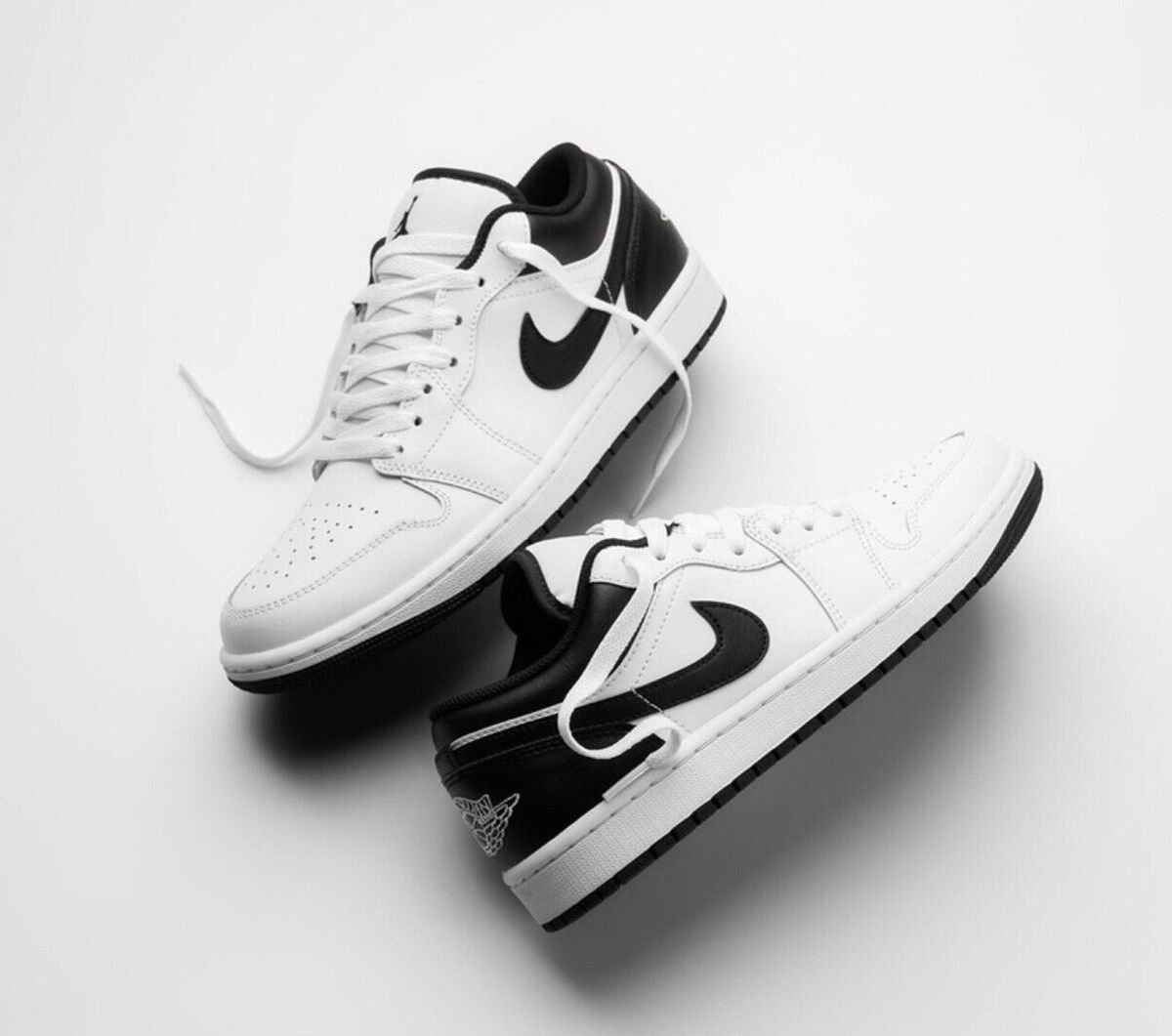 sdmlinks's tweet photo. 🚀 Lançamento:
🏷  Com cupom especial SDM.

Air Jordan 1 Low (2 cores)
Disponíveis do 39 ao 45BR

Na Centauro: https://t.co/FFzRDw4r7T https://t.co/kSROCWXKVd