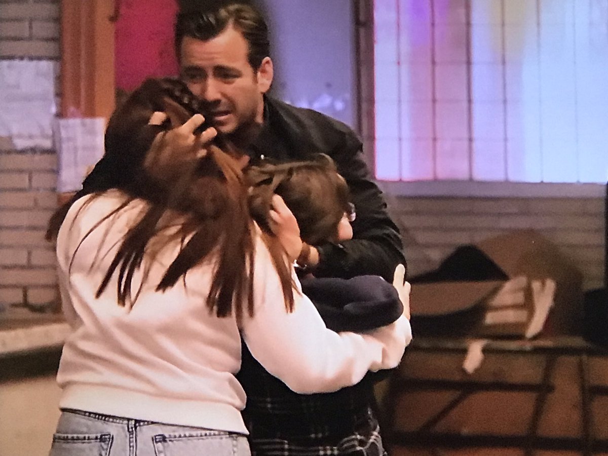 🥹 :,) Pensé que ya no los iba a volver a ver! #VivirDeAmor #VivirDeAmor #PapáLuciano cc. @JUANDIEGOCOVA1 @Fatima_VDA  @Canal_Estrellas @AlonsoHerna205 @ANTISOCIAAL__ @detlnovelas1 @horadlanovela @Los8015 @NoveleraSoy @NubiaArizaga @RaulIgnacioCam1