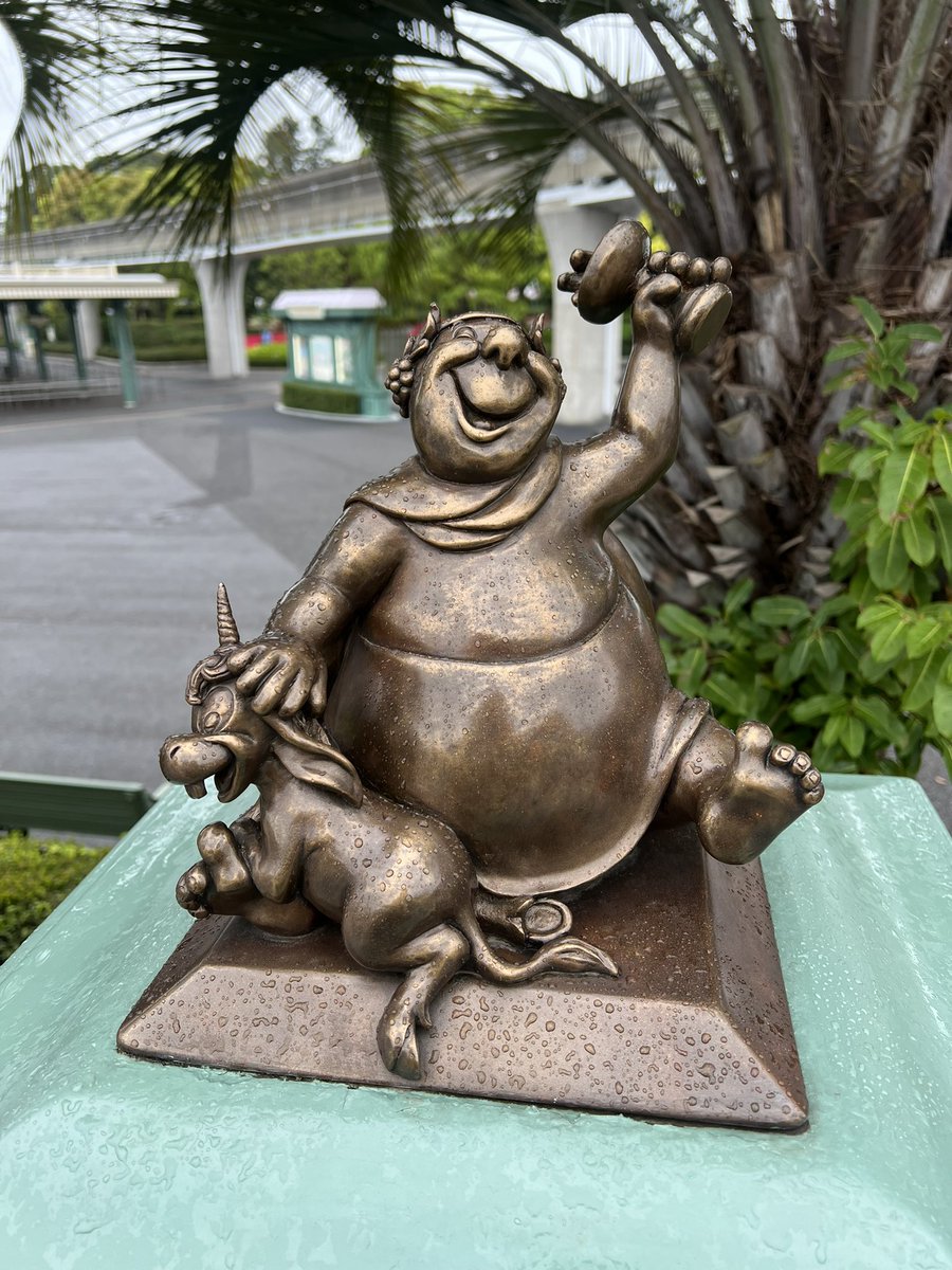 久々に東京ディズニーランドに来たんですけど、舞浜駅からランドに