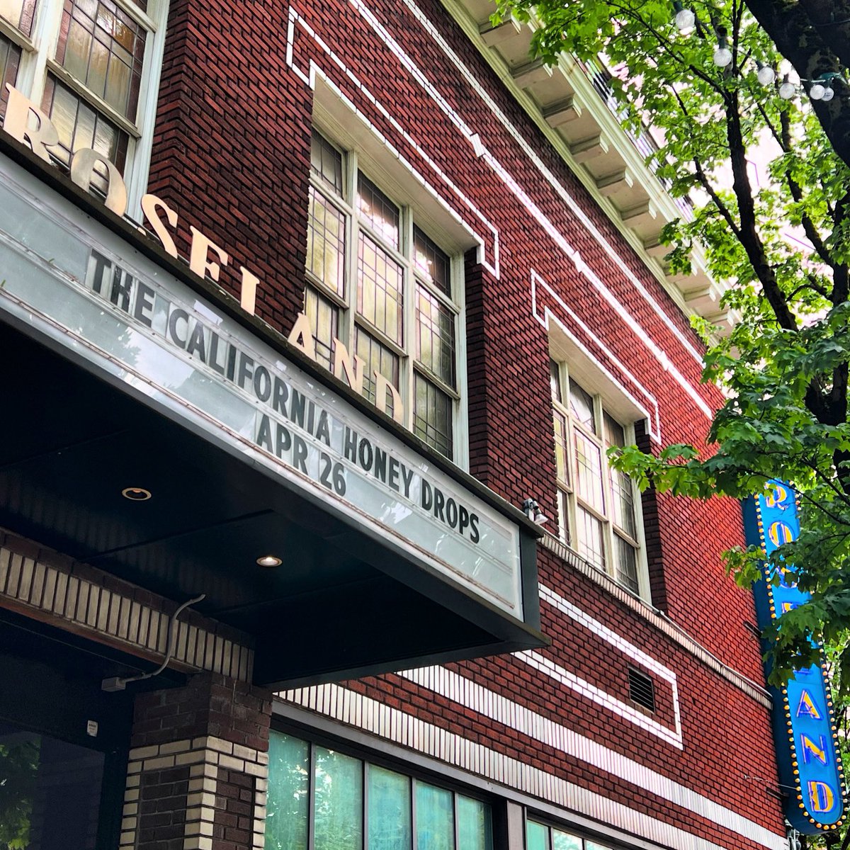 Tonight 🌹 <a href="/cahoneydrops/">The California Honeydrops</a> are in the house with their patented feel-good retro-soul dance party 🎺 🪩 Still some GA tix left at roselandpdx.com until 6, &amp; at the door starting at 7!

**21+ show**

🚪: 7
🍯: 8 (two sets!)

Presented by <a href="/doubletconcerts/">Double Tee Concerts</a> + <a href="/MammothNW/">Mammoth NW</a>