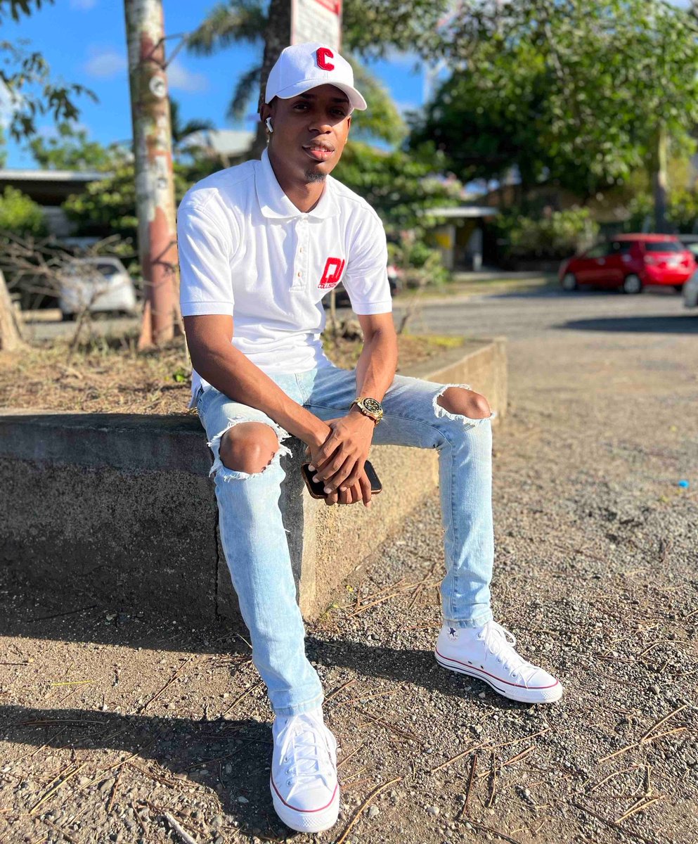 IRIE_FM's tweet photo. #DJCollision is rocking the IRIE FM airwaves right now with #TheWeekendBlitz

Tune in and add some of these songs to your playlist for the weekend! Come catch the vibe!

@djcollision https://t.co/1Otogve5an