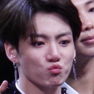 Kookyaaaa's tweet photo. J'ai envie de réussir mais je sais que je vais pas réussir https://t.co/W7WeoiU7lA