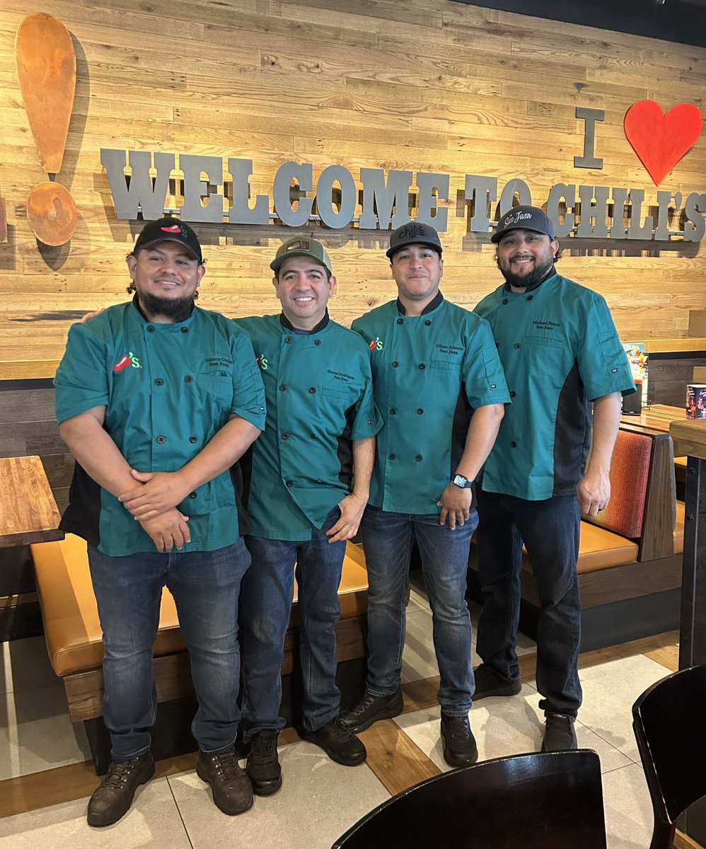 'If you look good, you feel good, and if you feel good, you play good'. - DS . That being said we are looking good and we feel good , now let's play restaurant @Chilis @LarryV71 @ViriMunguia7 @rubywoo83 @JetJerry2408 @xoelenamichelle