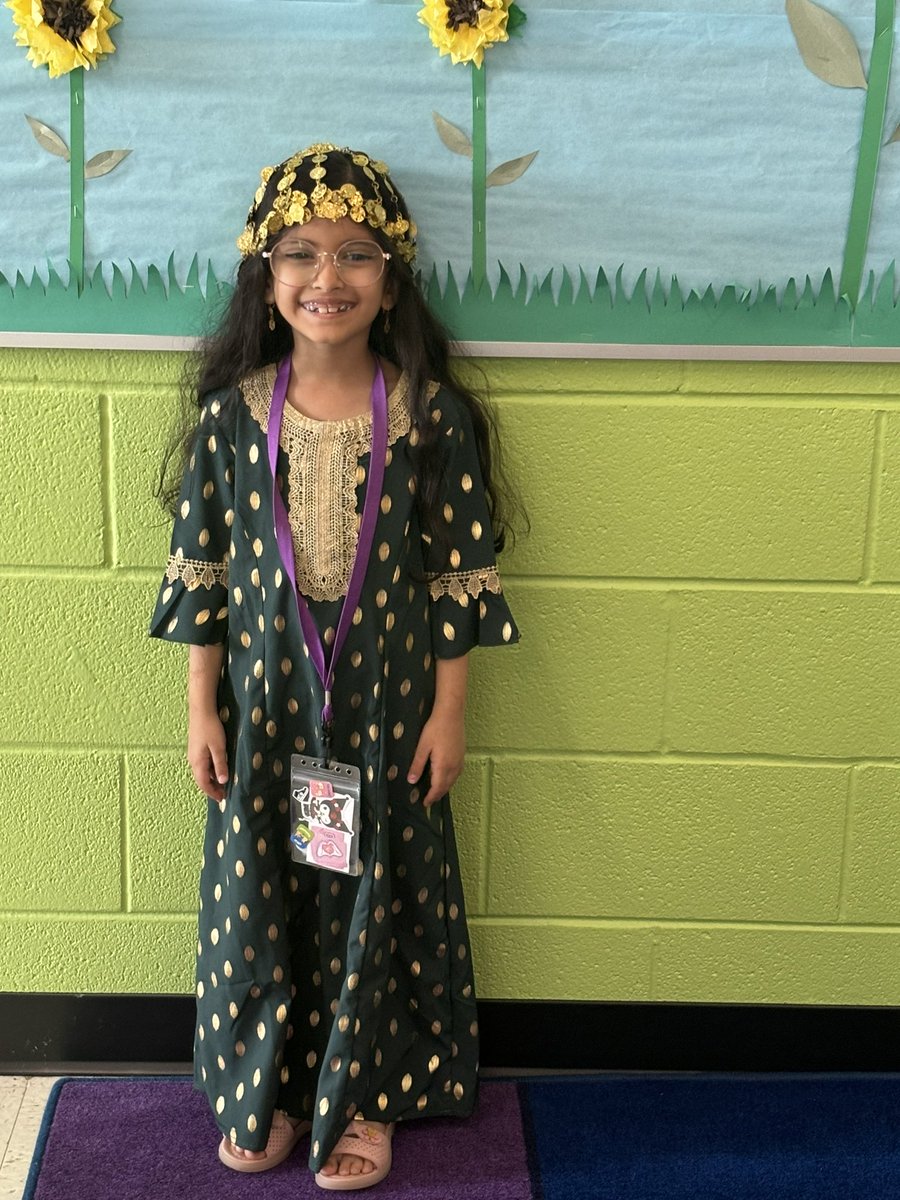 Cultural day <a href="/EJTobin_School/">Tobin School</a>! Students were proud to represent their cultures by wearing their beautiful traditional outfits! @BurbankSD111