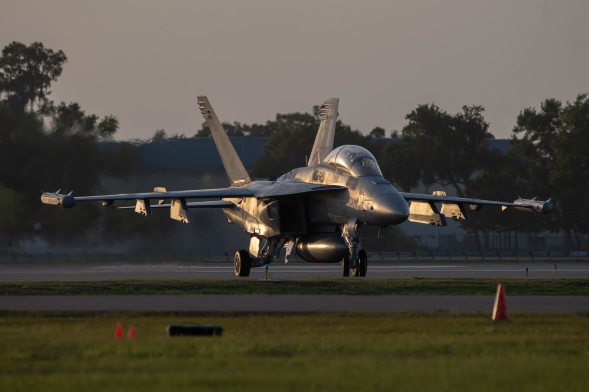 Here's a twilight #FighterFriday for the end of another week. Have you fully recovered from #SNF24 yet? 😁 📸 Carolyn Hutchins