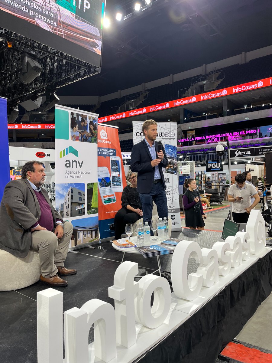 ANV_Uruguay's tweet photo. Hoy el Director Nacional de Vivienda Arq. Eduardo González (DINAVI) y la Ec. Irene Chiavone (ANV) presentaron algunos de los programas del Sistema Público de Vivienda en la #HomeFest. La apertura de la oratoria estuvo a cargo del presidente de la ANV @klausmill_uy 
@Mvot_Uruguay https://t.co/FNGPEg95f1