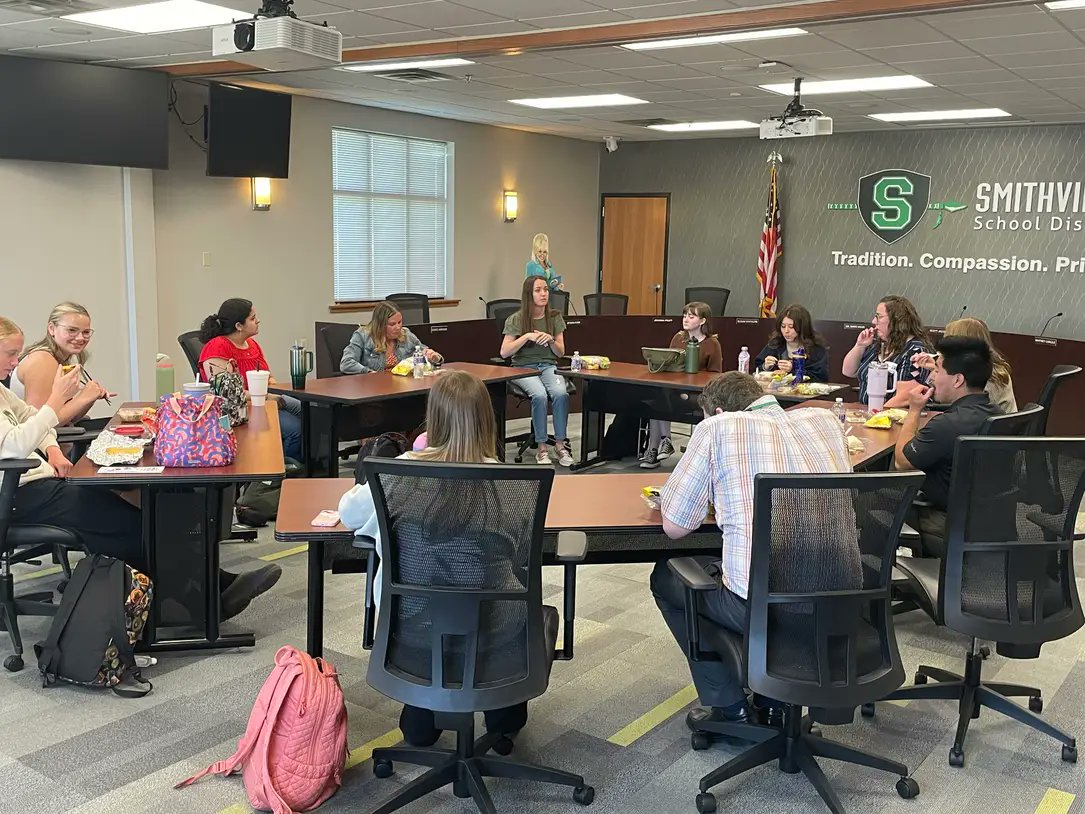 It's always exciting to create #RealWorldLearning opportunities for students. My #APPsych students connected with 5 mental health professionals to learn about treatment and therapy as well as careers in private practice, nonprofit, juvenile centers, prisons, and hospitals.